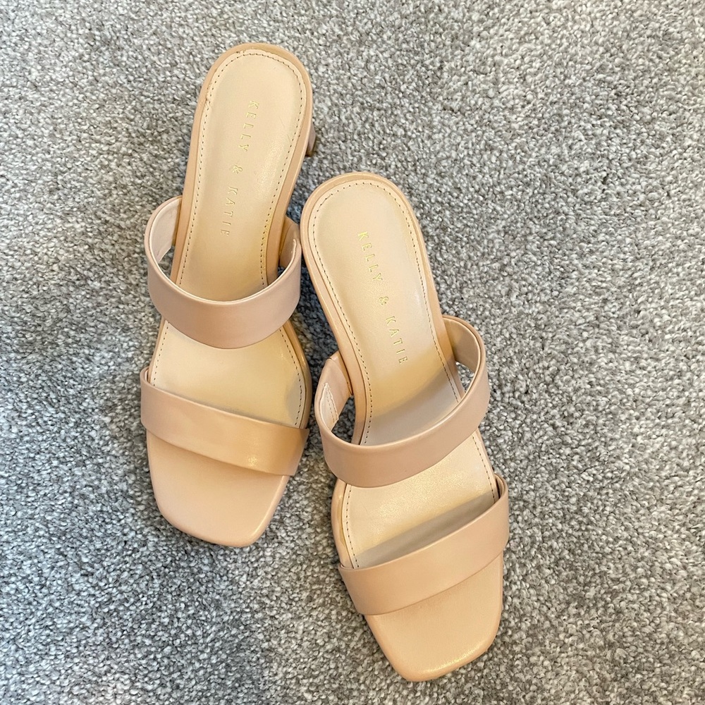 Kelly & Katie fawn sandal carbren
